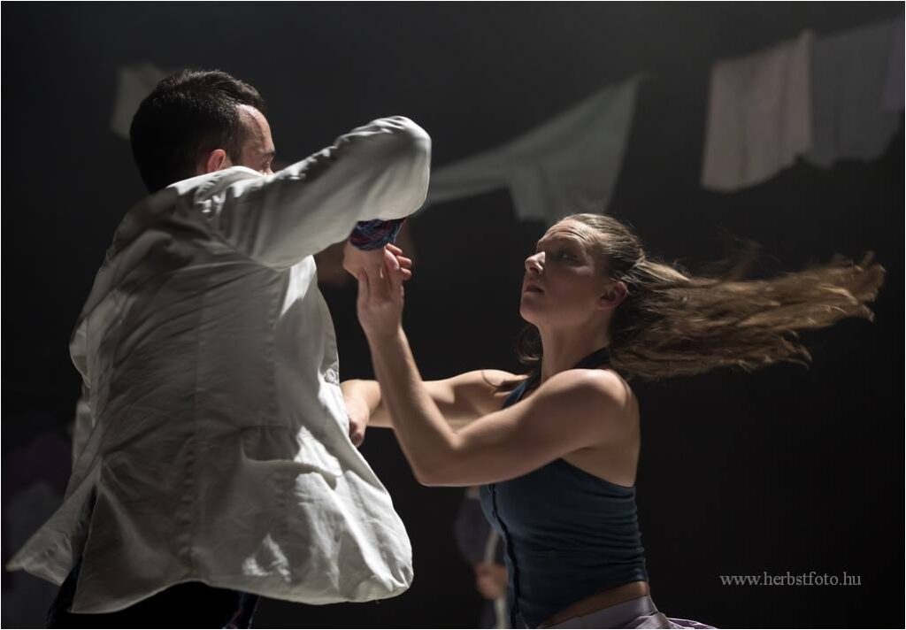 Click | dot.Consla és Közép-Európa Táncszínház előadás Click | dot.Consla és Közép-Európa Táncszínház előadás